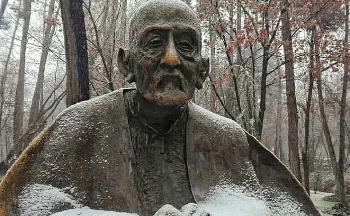 Statue of Haj Hossein Malek in Vakil Abad Park