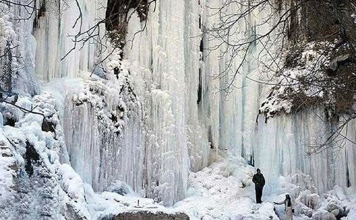 Akhlamad waterfall in winter