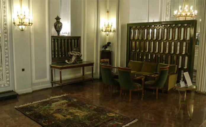 Farah Pahlavi's Makeup Room and Table