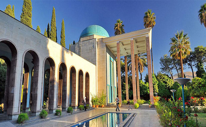 saadi tomb in shiraz